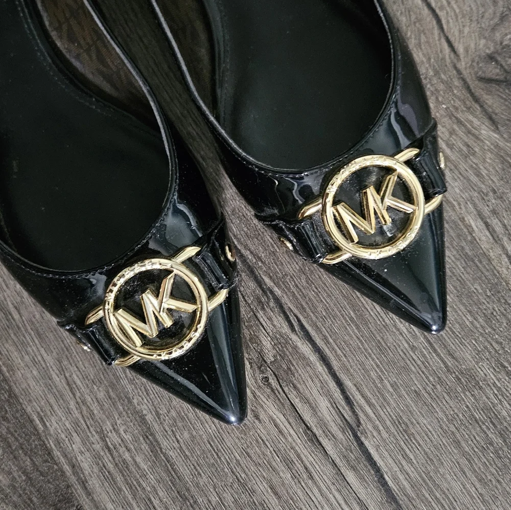 MICHAEL KORS Womens Black Gold Lock Slip On Leather Ballet Flats Size 7